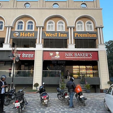 Hotel West Inn Premium Kharar Extérieur photo