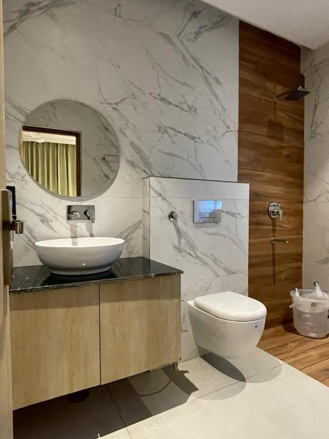 Hotel West Inn Premium Kharar Extérieur photo