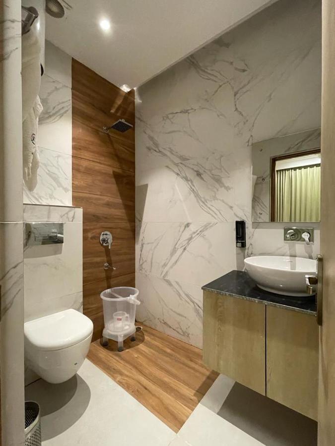 Hotel West Inn Premium Kharar Extérieur photo