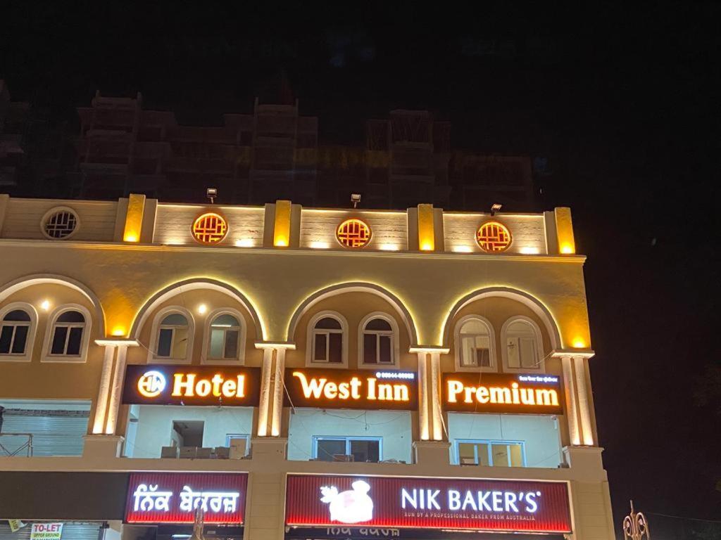Hotel West Inn Premium Kharar Extérieur photo