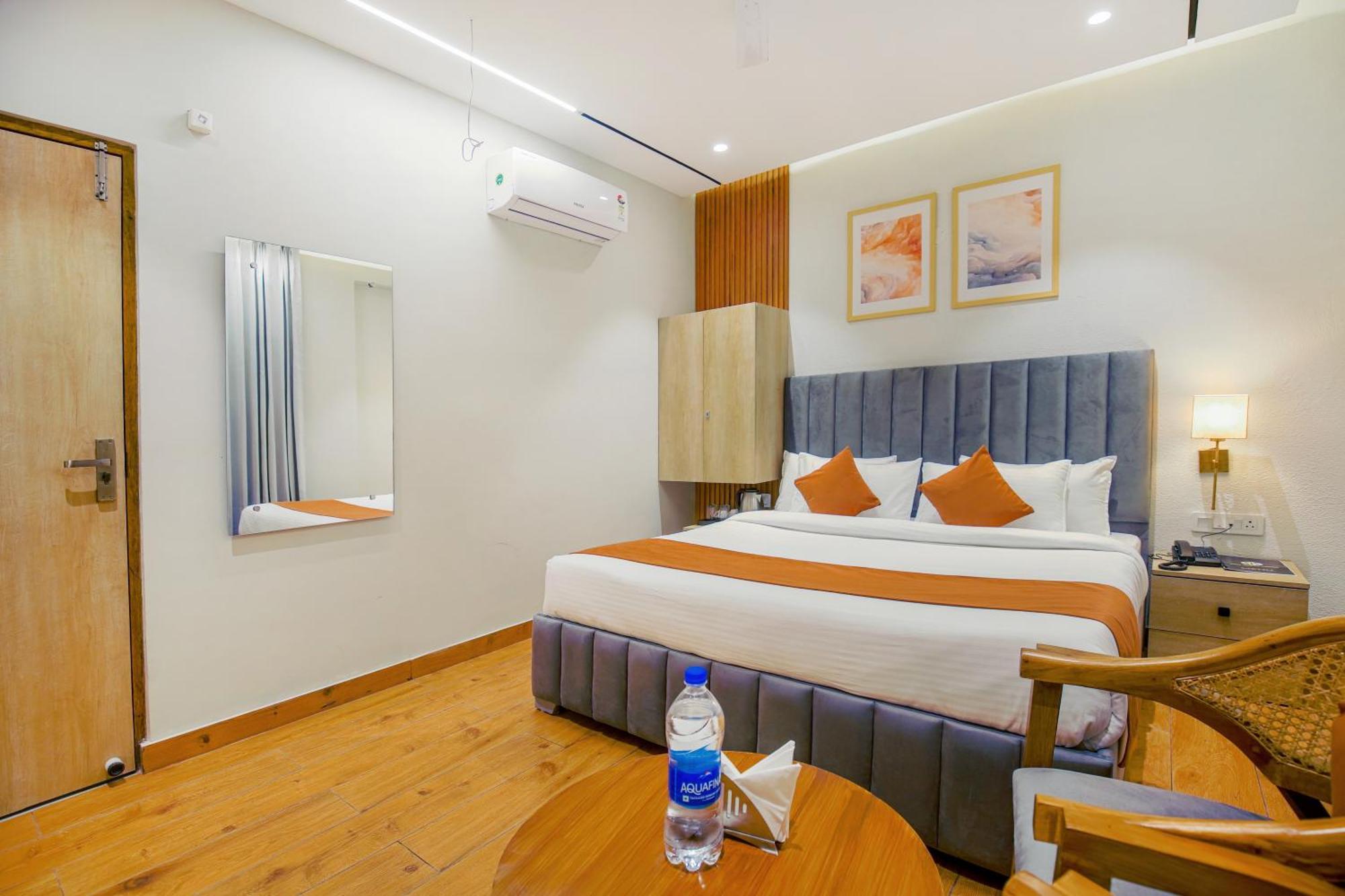 Hotel West Inn Premium Kharar Extérieur photo