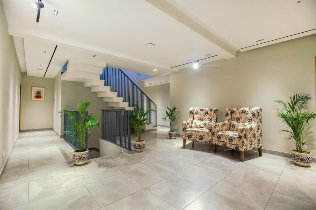 Hotel West Inn Premium Kharar Extérieur photo