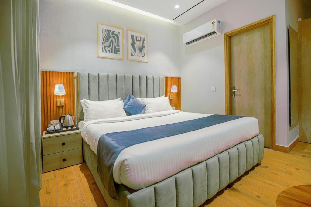 Hotel West Inn Premium Kharar Extérieur photo