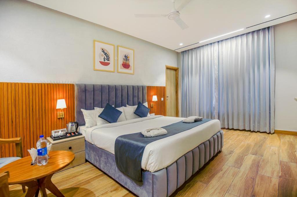 Hotel West Inn Premium Kharar Extérieur photo